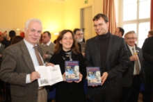 Landrat R. Reinhardt, Kreiskulturdezernentin K. Pein, Verleger G. Rieger (v.r.n.l.)